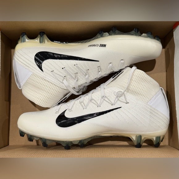 Men’s Size 9 Nike Vapor Untouchable 2 CF White/Black Football Cleats 924113-101